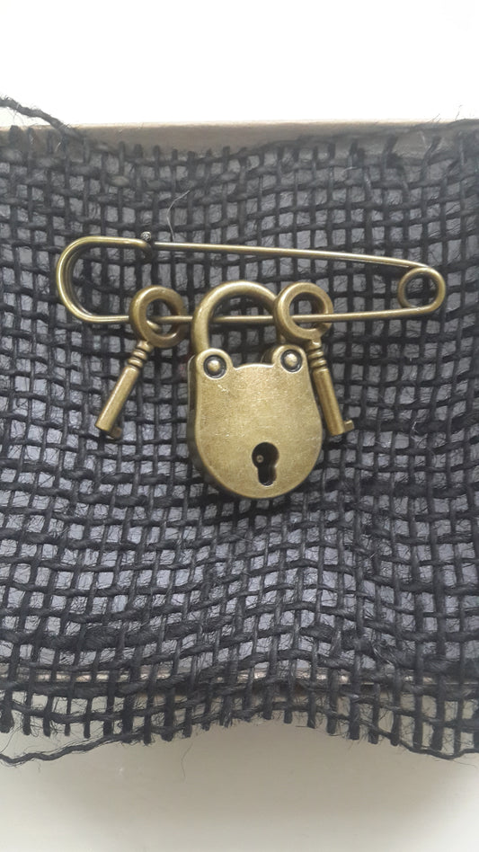 Brooch Pin - Lock and Keys